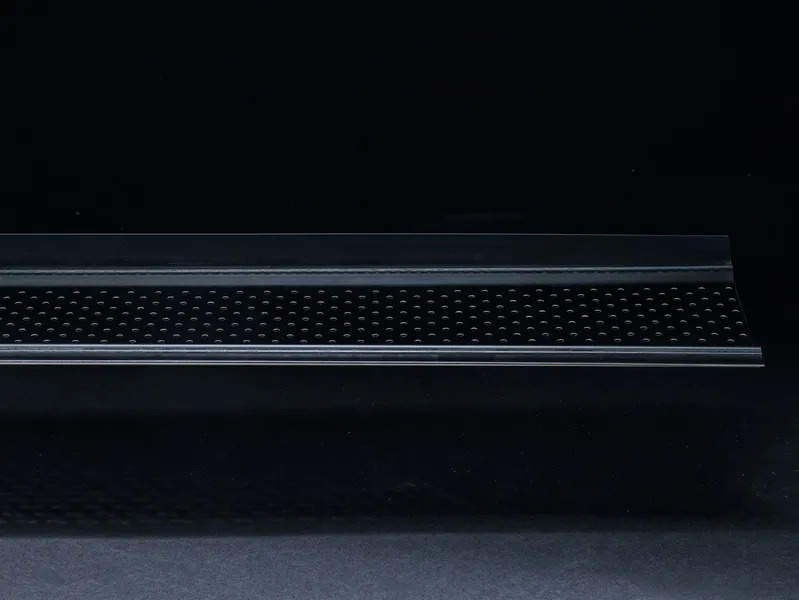 Pose d'un protège-gouttière aluminium perforé